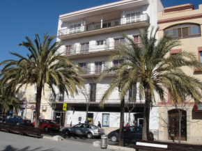 Гостиница Hostal Residencia Celma  Sant Carles de la Ràpita